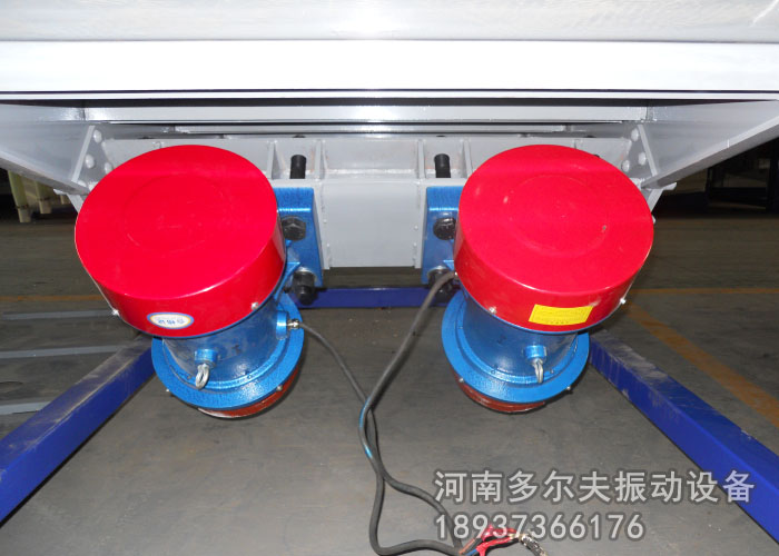 石灰石直線(xiàn)振動(dòng)篩